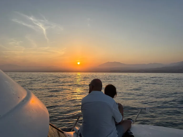 Atardecer en el mar a bordo del Perla Fisher