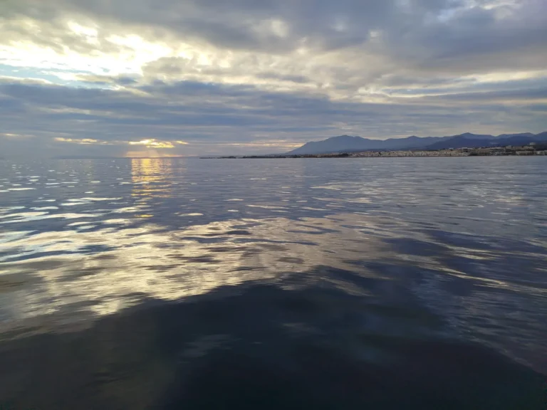 Atardecer en el mar a bordo del Perla Fisher