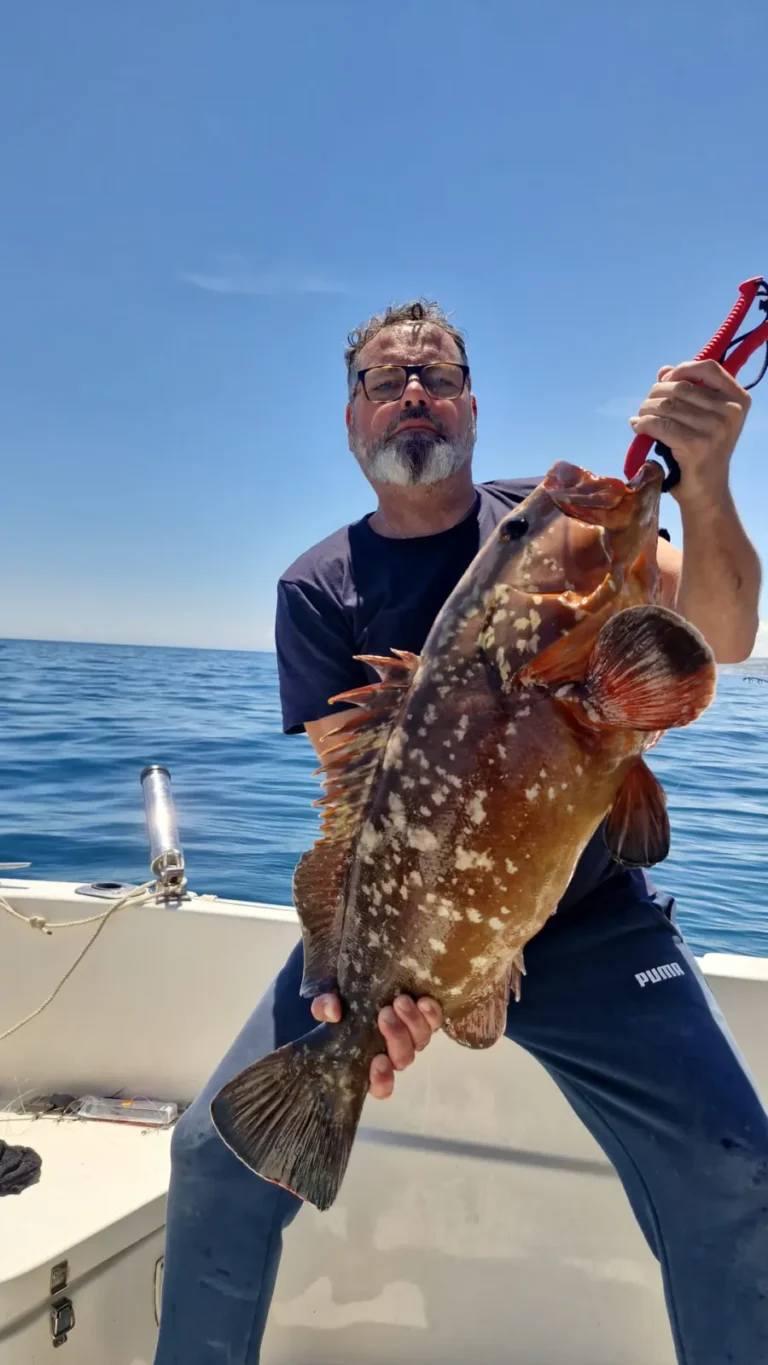 Pesca a bordo del Perla Fisher en Marbella