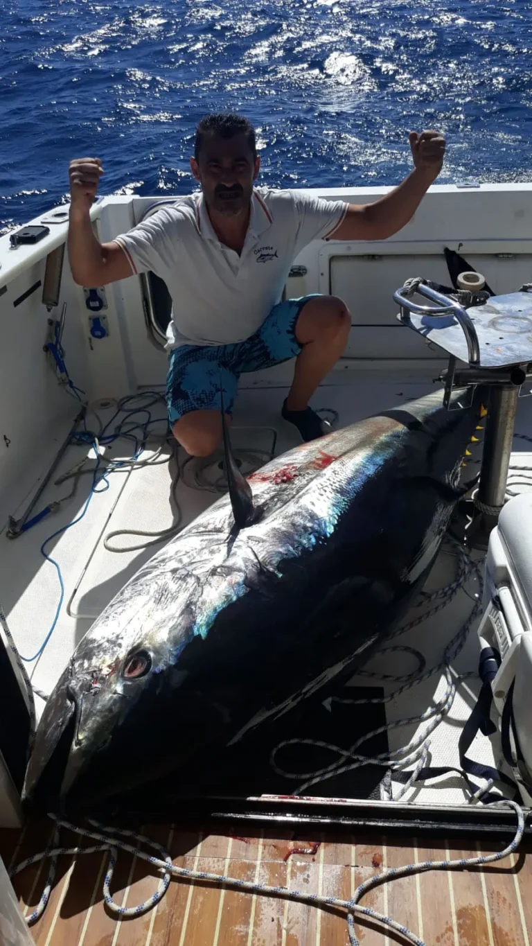 Pesca a bordo del Perla Fisher en Marbella